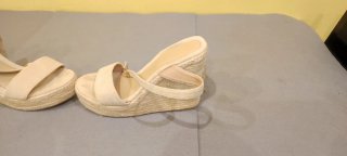 Zapatos de cuña alta de esparto beige