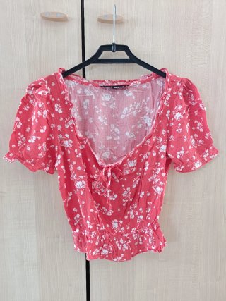 Top Tally Weijl rosso con fiori bianchi