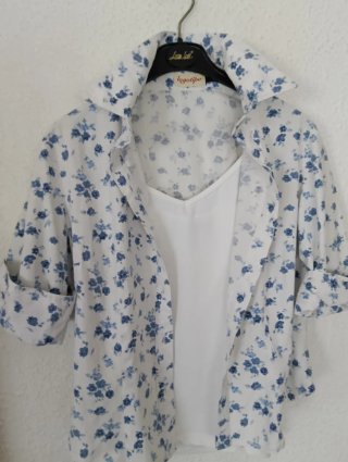 Camisa flores manga 3/4 de Logotipo.