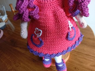Muñeca de crochet hecha a mano