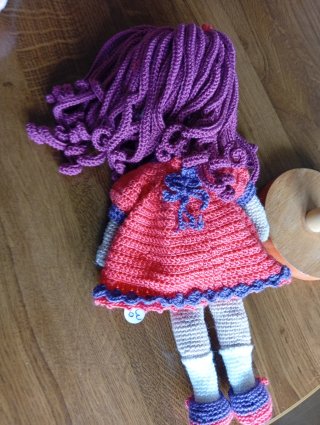Muñeca de crochet hecha a mano