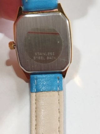 Reloj de cuarzo para mujer nuevo