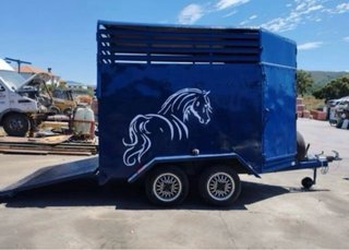 Remolque para 2 caballos azul  Matricula blanca