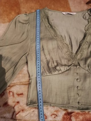Blusa corta verde manga larga