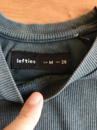 Camiseta con pedrería