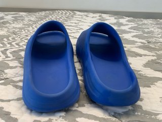 Chanclas talla 41 yeezy adidas