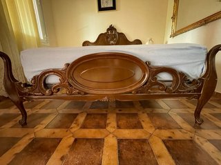 Cama doble antigua de madera