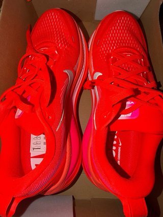 Nike Vomero 18 - Zapatillas Running Rojas y Rosas