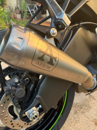 Kawasaki ZX-6R 2025 con 840€ en extras.