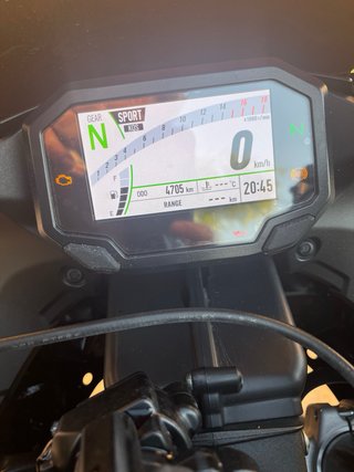 Kawasaki ZX-6R 2025 con 840€ en extras.