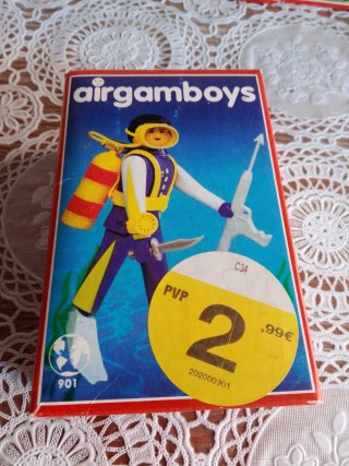 Caja de airgamboys con sus muñecos 40 todas