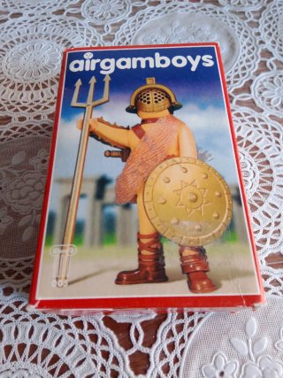 Caja de airgamboys con sus muñecos 40 todas