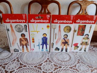 Caja de airgamboys con sus muñecos 40 todas