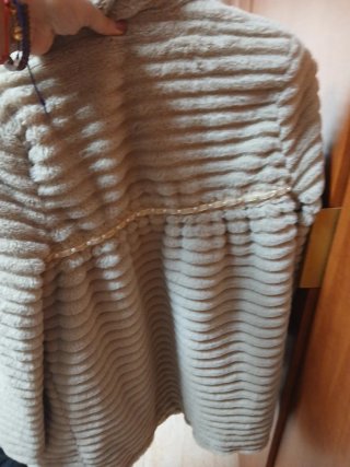 Abrigo niña beige talla 12.Marca Dolce Petit