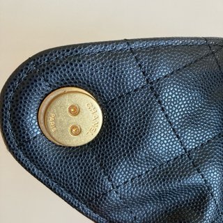 Borsa Nera con Dettagli Oro