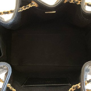 Borsa Nera con Dettagli Oro