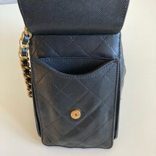 Borsa Nera con Dettagli Oro