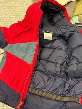 Abrigo Columbia niño gris y rojo