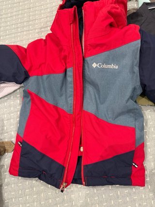 Abrigo Columbia niño gris y rojo