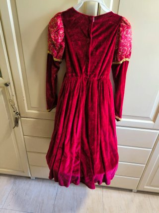 Disfraz Princesa Roja con Capa