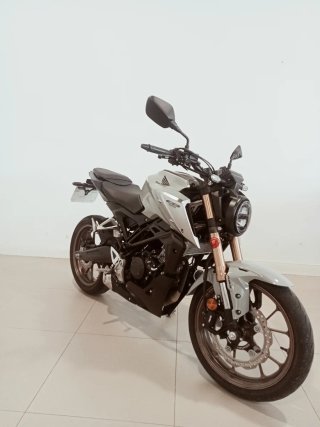 Honda CB125R Gris del 2021 con 9032km
