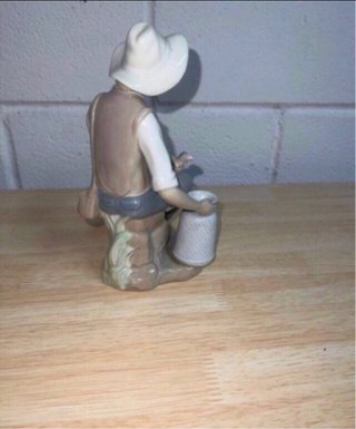 Figura porcelana Casades niño con pájaro