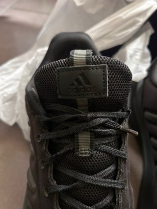 Scarpe sportive Adidas nere leggere
