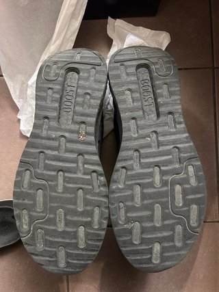 Scarpe sportive Adidas nere leggere