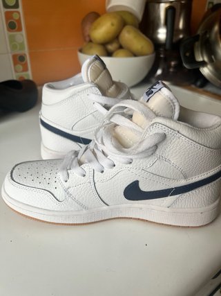 Nike Air Jordan 1 Mid Blanco/Azul