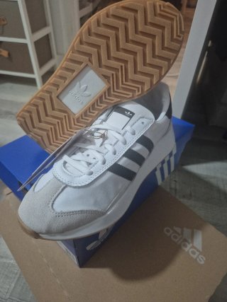 Zapatillas Adidas Blancas y Negras