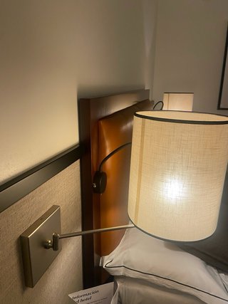 Sillón tapizado estilo clásico