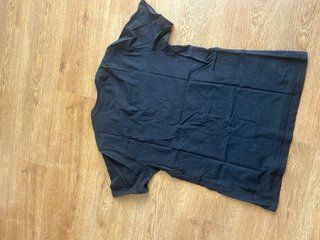 Camiseta Levi's Negra Logo Rojo