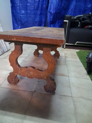 Mesa de madera rústica
