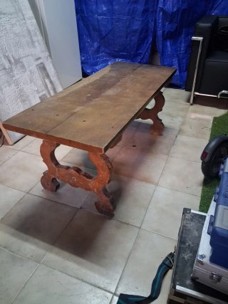 Mesa de madera rústica