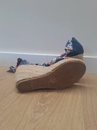 Sandalias cuña florales talla 39
