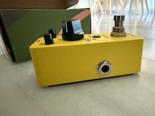 Donner Yellow Fall Delay Pedal