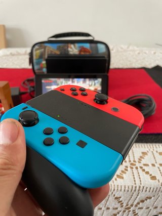 Nintendo Switch Azul/Rojo + Accesorios