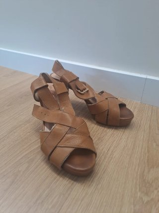 Sandalias de tacón marrones talla 38