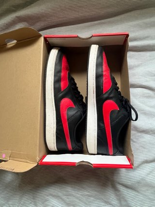 Zapatillas Nike Negras y Roja precio negociable