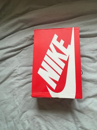 Zapatillas Nike Negras y Roja precio negociable
