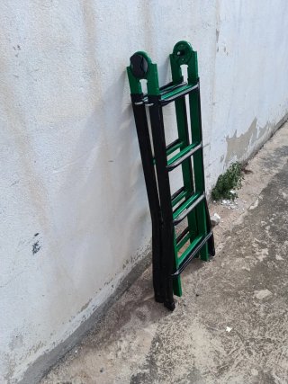 Escalera metálica verde y negra Leroy Merlín