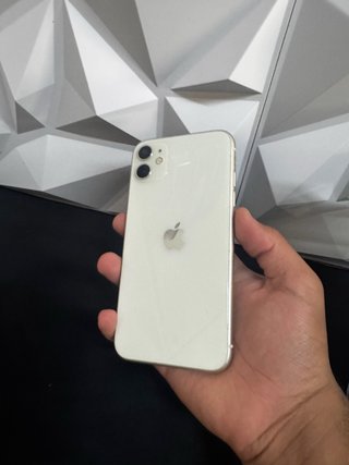iPhone 11 Blanco 128GB Batería 100% de Segunda mano por 199,99 EUR