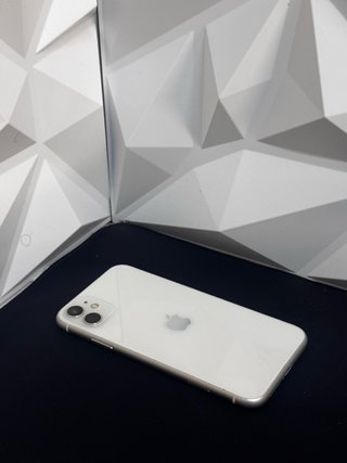 iPhone 11 Blanco 128GB Batería 100% de Segunda mano por 199,99 EUR