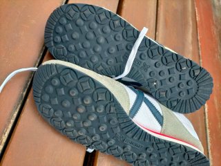 Zapatillas Munich grises y blancas