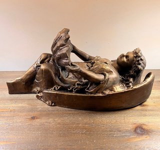 Benditera decorativa con ángel estilo neobarroco
