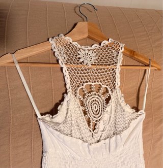 Vestido blanco con crochet