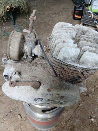 Motor, depósito y faro OSA