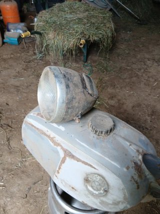 Motor, depósito y faro OSA