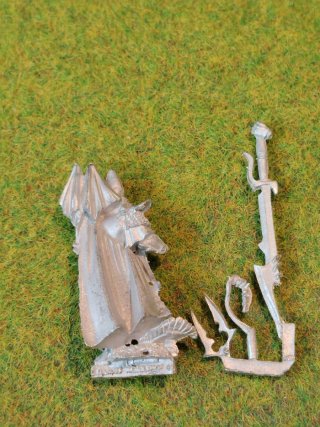 Príncipe Elfo Oscuro Dragón Warhammer Metal