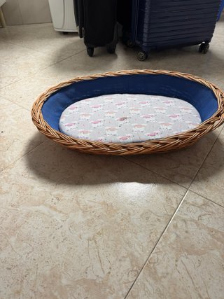 Cama para mascotas casi nueva , el precio es x u/d